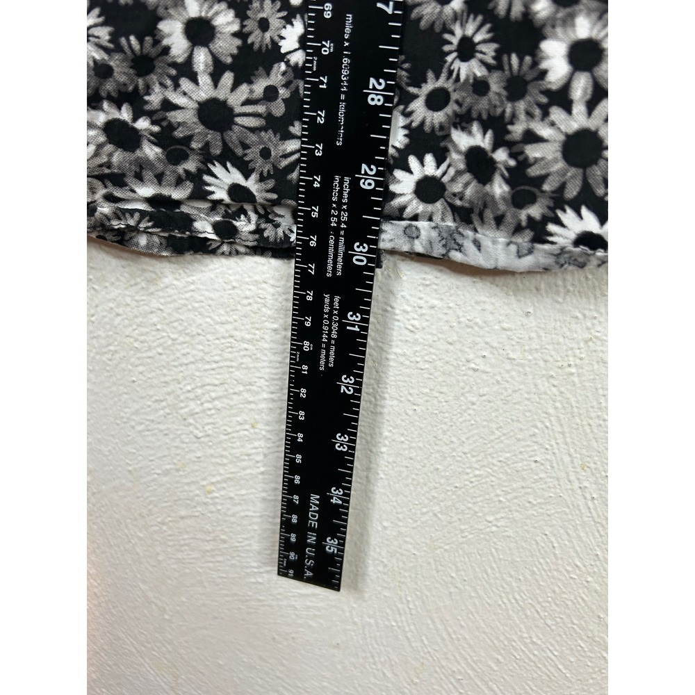 Crown & Ivy Black Floral Short-Sleeve Button-Down Shirt - Picture 6 of 6